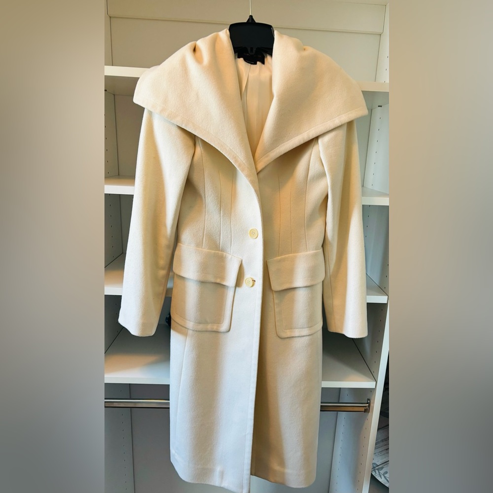 BCBG vintage beautiful winter white classic wool coat.